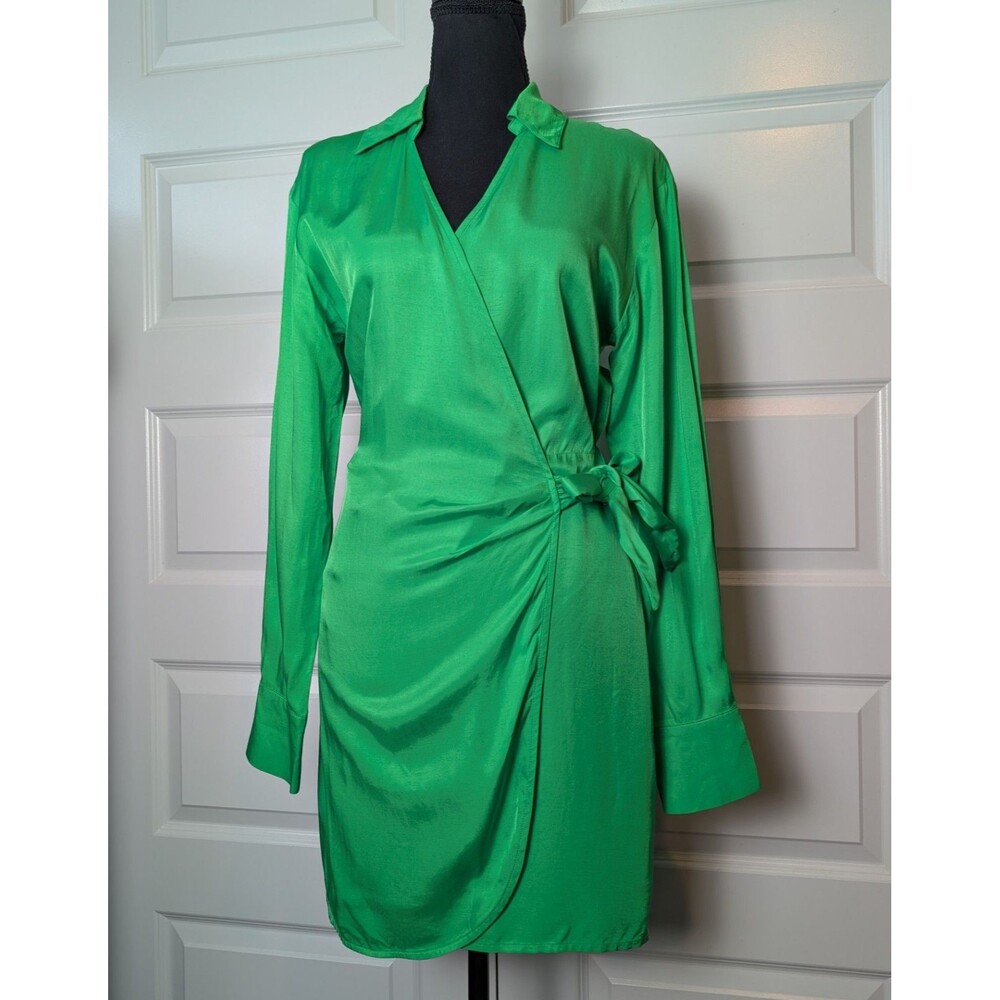 NWT H&M Size XS Wrap Dress Long Sleeve Kelly Green Viscose Satin Cocktail Chic - Picture 2 of 12